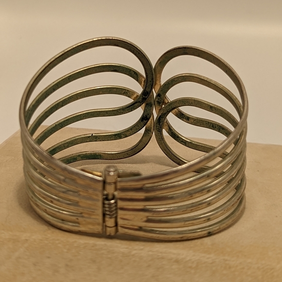 Vintage Silver Tone Hinge Cuff - Picture 4 of 5